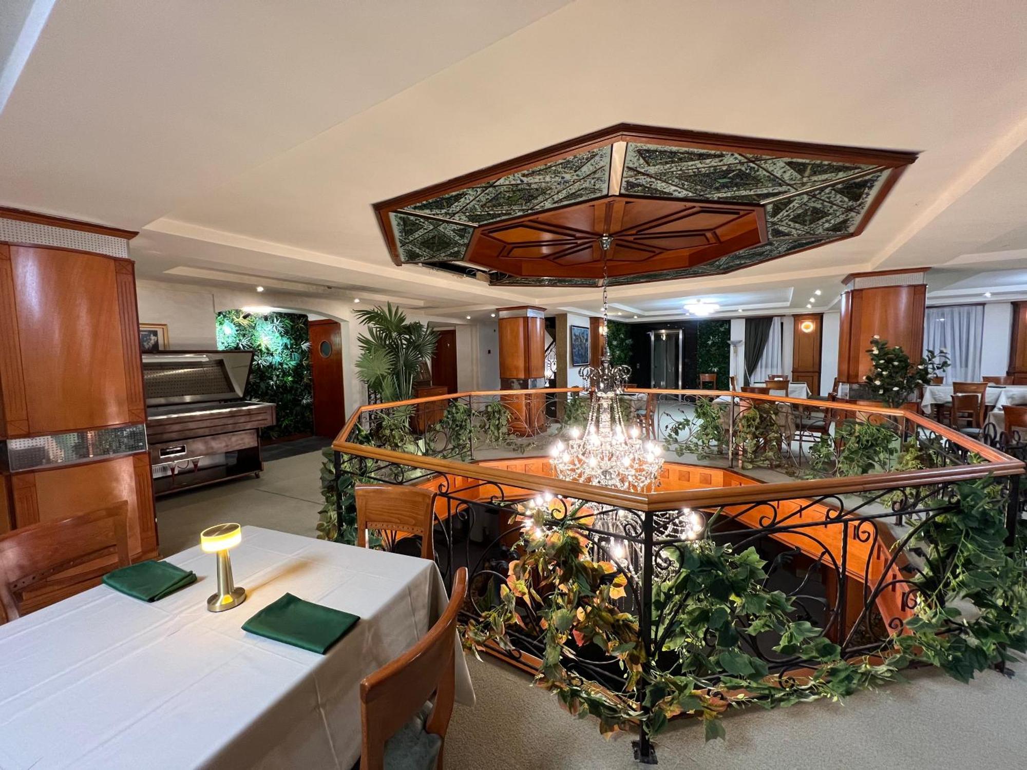 Hotel Princi I Arberit Prishtinë Ngoại thất bức ảnh